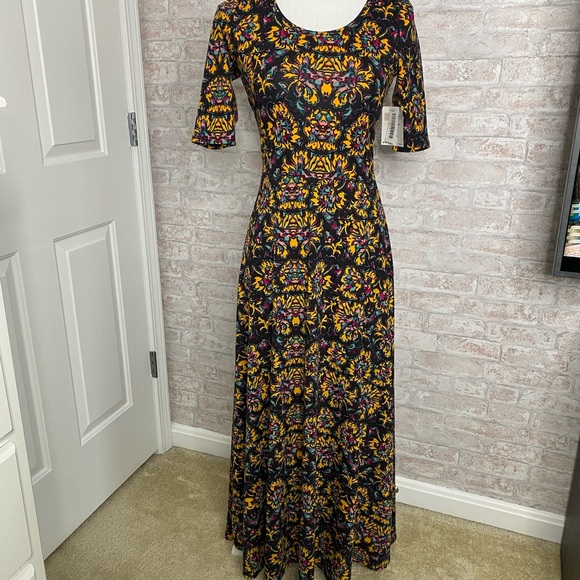 LuLaRoe Dresses & Skirts - LuLaRoe dark printed maxi dress size S
